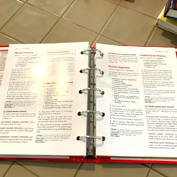 Betty Crocker Binder Hardback Cookbook - Picture 8 of 9